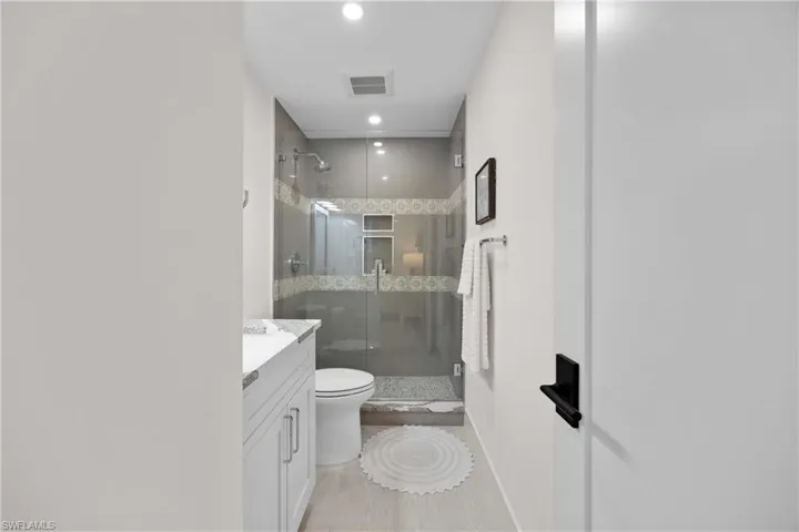 2100  Gulf Shore N BLVD, Naples, FL 34102