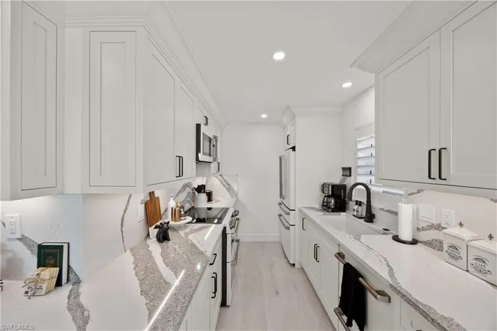 2100  Gulf Shore N BLVD, Naples, FL 34102
