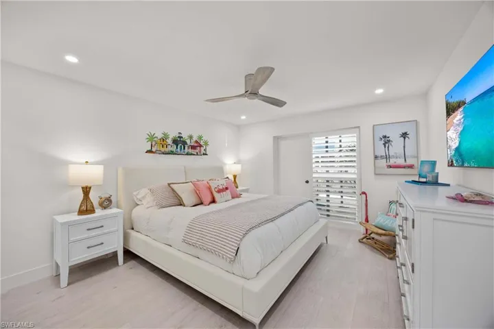 2100  Gulf Shore N BLVD, Naples, FL 34102