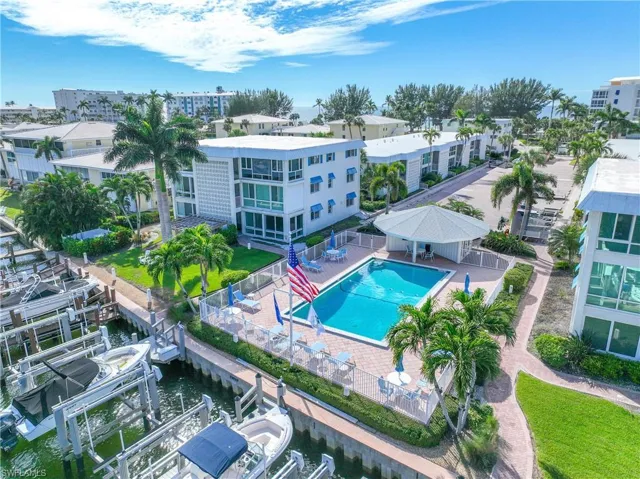 2100  Gulf Shore N BLVD, Naples, FL 34102