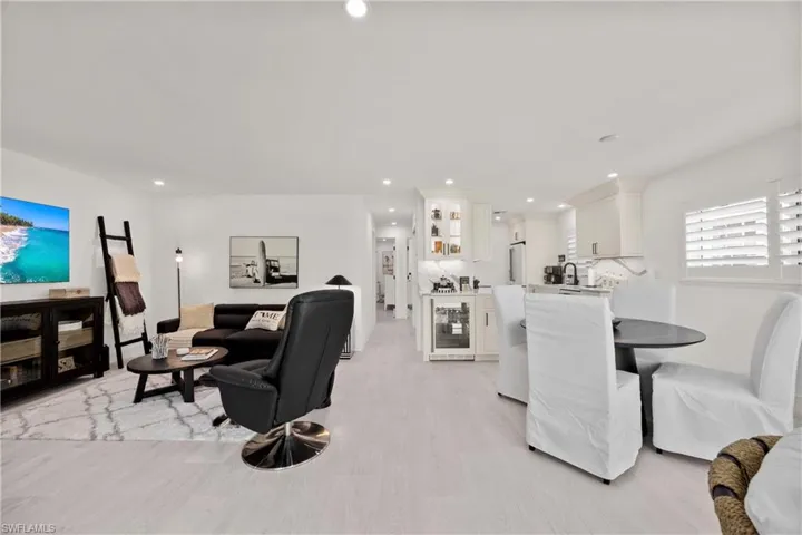 2100  Gulf Shore N BLVD, Naples, FL 34102