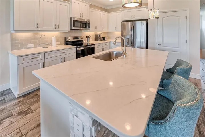 6960 Avalon Cir 807, Naples, Florida 34112