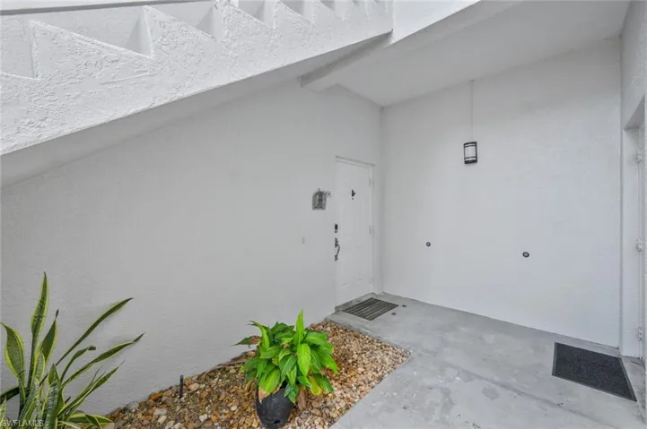 1340 Charleston Square Dr 101, Naples, Florida 34110