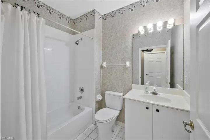 1340 Charleston Square Dr 101, Naples, Florida 34110