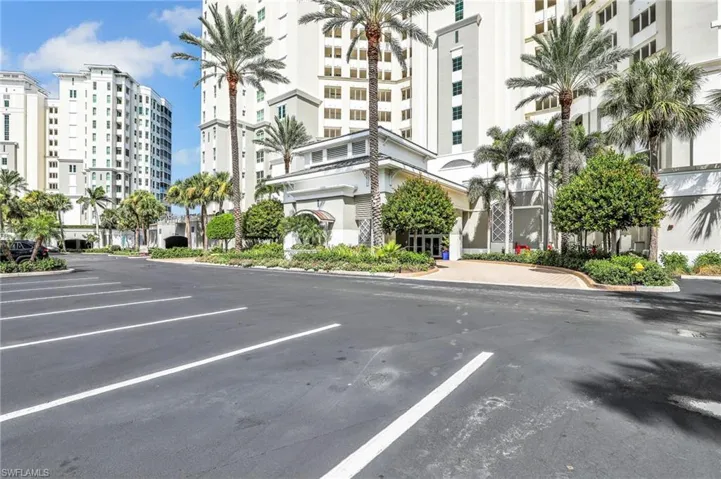 325  Dunes  BLVD, Naples, FL 34110