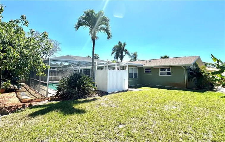 27565  Los Amigos  LN, Bonita Springs, FL 34135