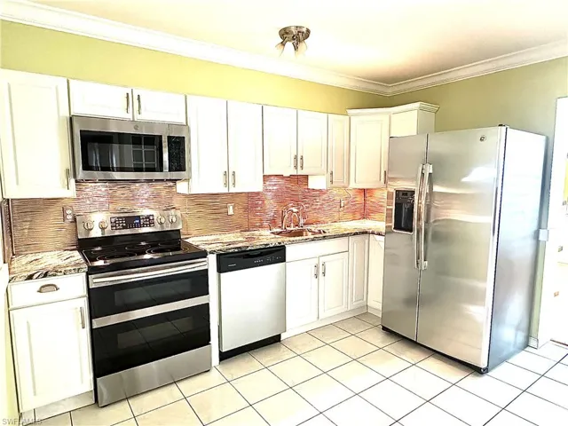 27565  Los Amigos  LN, Bonita Springs, FL 34135