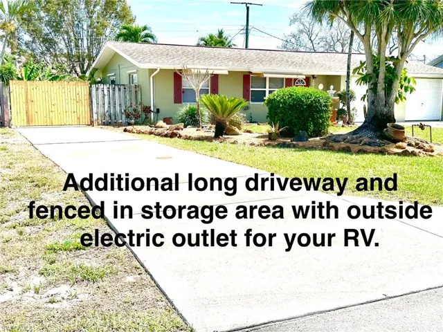 27565  Los Amigos  LN, Bonita Springs, FL 34135