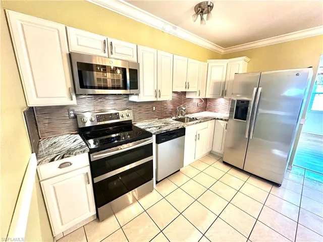 27565  Los Amigos  LN, Bonita Springs, FL 34135