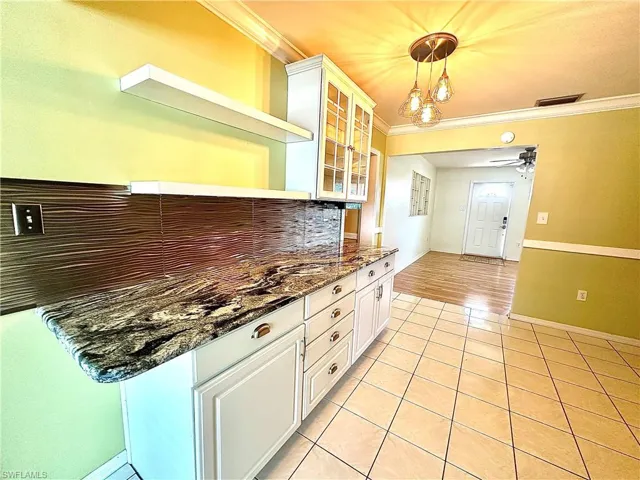 27565  Los Amigos  LN, Bonita Springs, FL 34135