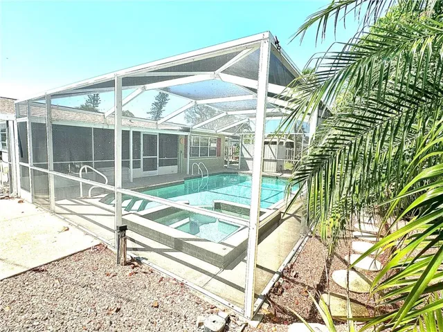 27565  Los Amigos  LN, Bonita Springs, FL 34135