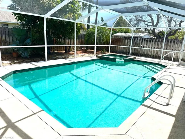 27565  Los Amigos  LN, Bonita Springs, FL 34135