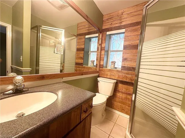 27565  Los Amigos  LN, Bonita Springs, FL 34135