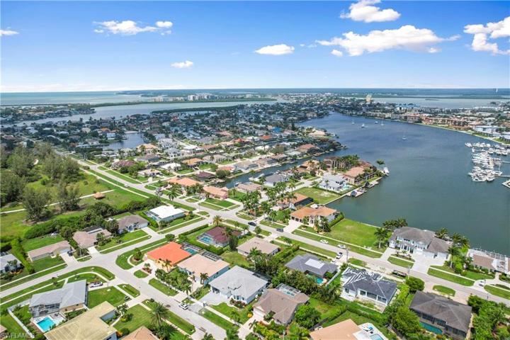 NE Smokehouse Bay / Marco River
