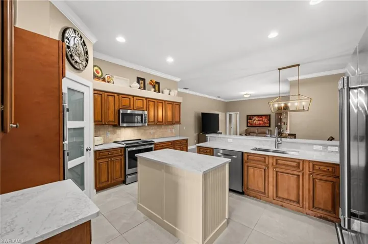2127 Imperial Cir, Naples, Florida 34110