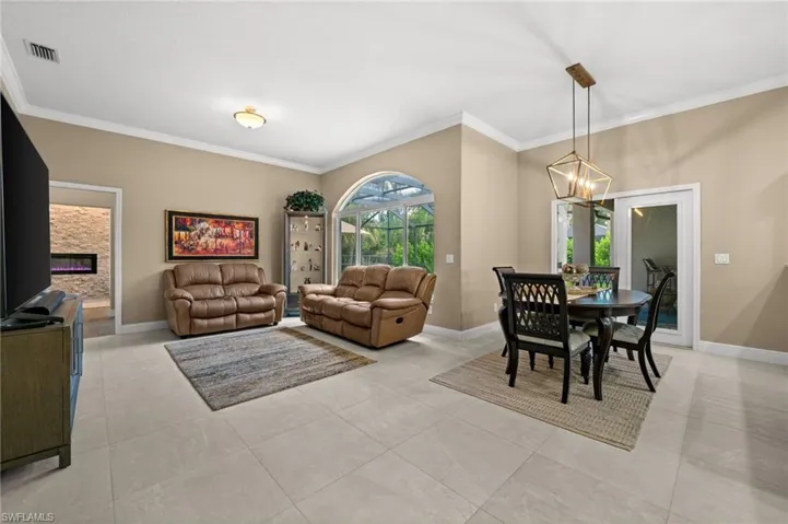 2127 Imperial Cir, Naples, Florida 34110