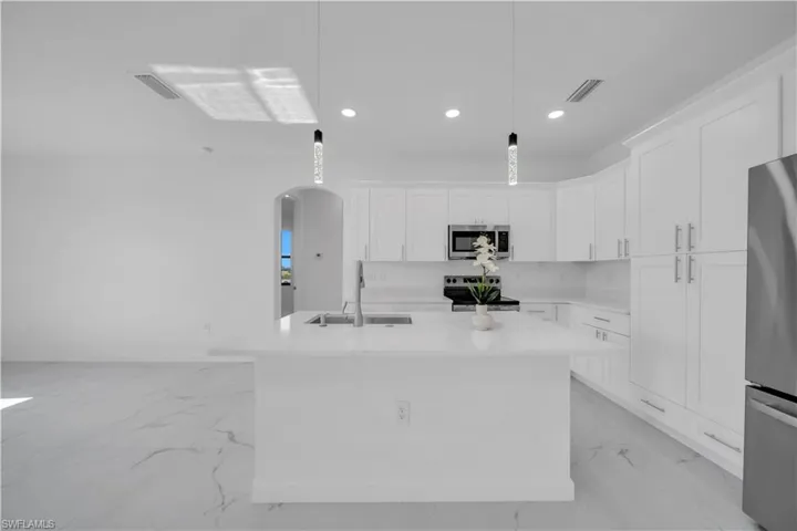 800 Pine Ave, Lehigh Acres, Florida 33972