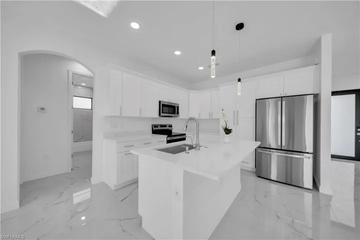 800 Pine Ave, Lehigh Acres, Florida 33972
