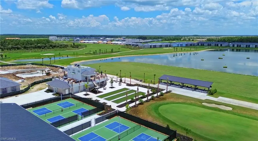 Toptracer Aqua Driving Range