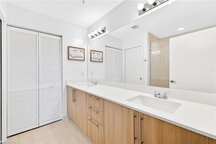 15901 Royal Pointe Ln 202, Fort Myers, Florida 33908