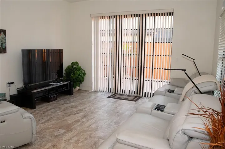 9085  Chula Vista  ST, Naples, FL 34113
