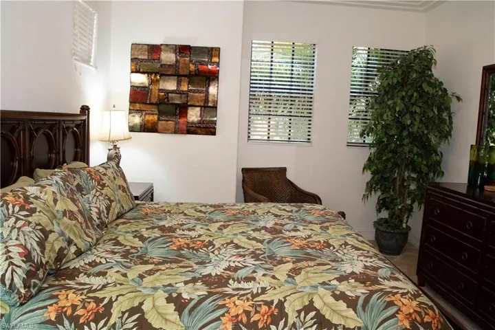 9085  Chula Vista  ST, Naples, FL 34113