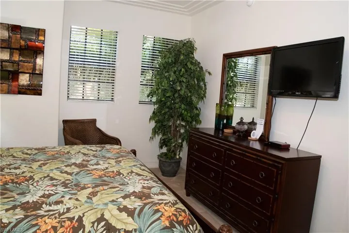 9085  Chula Vista  ST, Naples, FL 34113