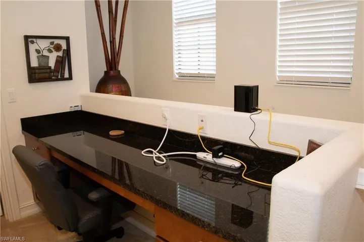 Desk / Office area