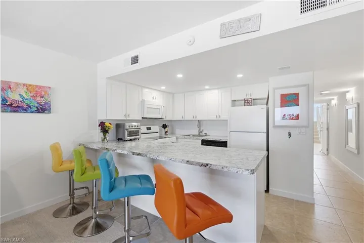 Breakfast Bar with plenty of count space.