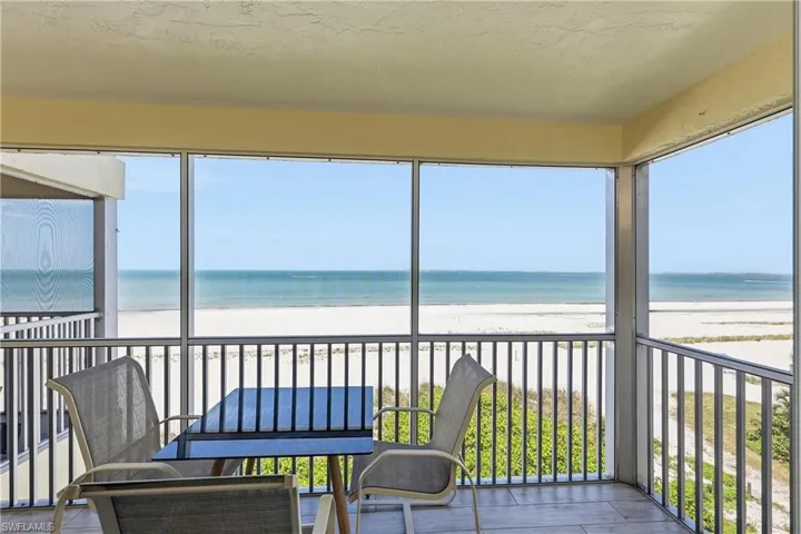 Screened Balcony with amazing views!
