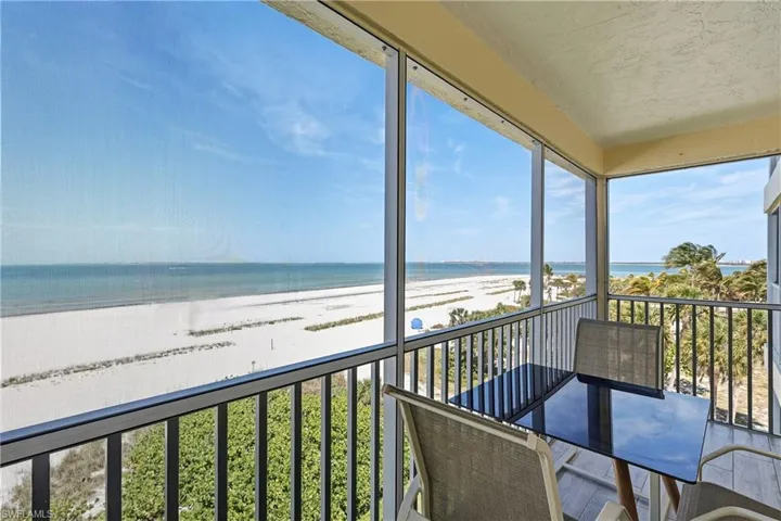 Balcony overlooking the Gulf and Bowditch Point Park.