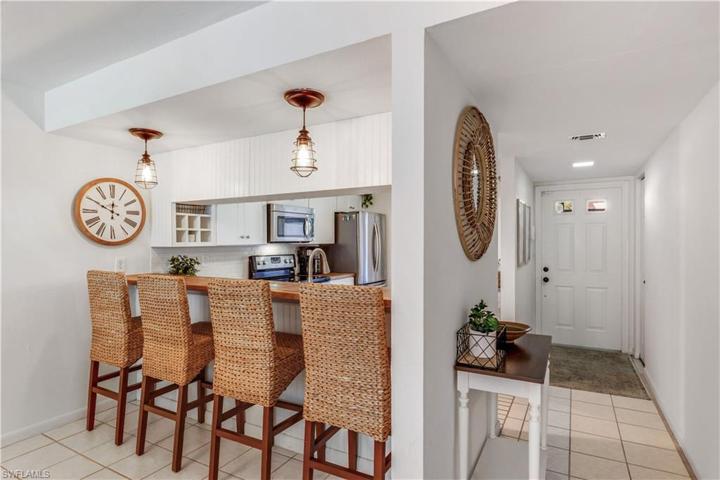 Coastal Chic breakfast bar