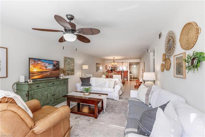 Designer touches in this Large Great room