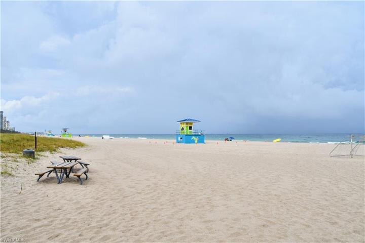Beach anyone? 10min drive