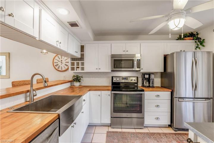 Stunning Coastal Farmstyle Gourmet Kitchen