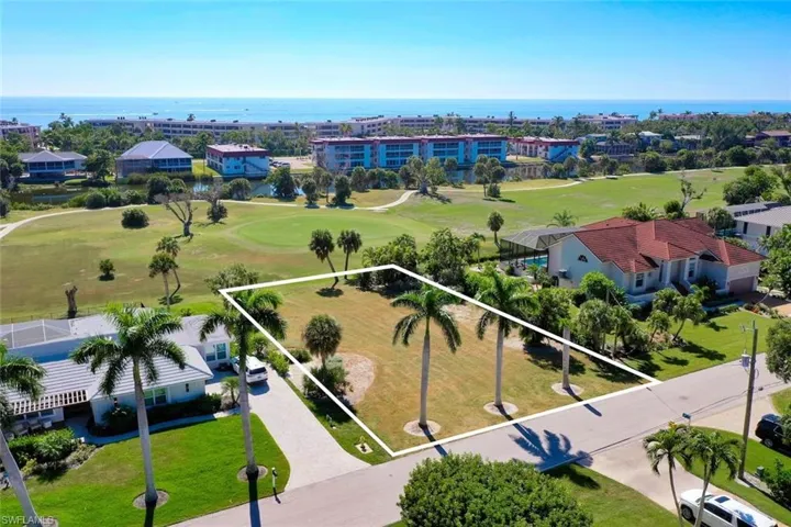View of property location with a local golf course and property boundaries highlighted
