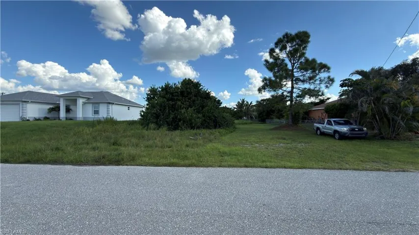 2705 42nd St Sw, Lehigh Acres, Florida 33976
