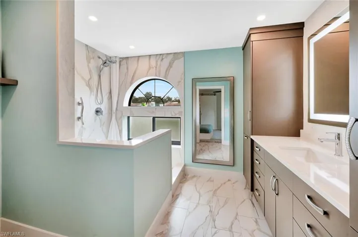 583 Beachwalk Cir Q-203, Naples, Florida 34108