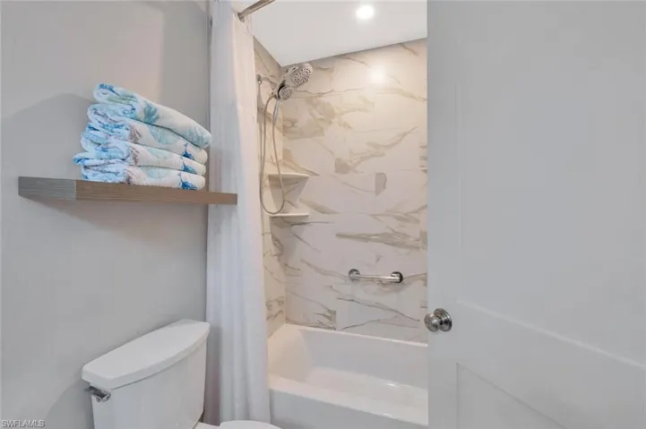 583 Beachwalk Cir Q-203, Naples, Florida 34108