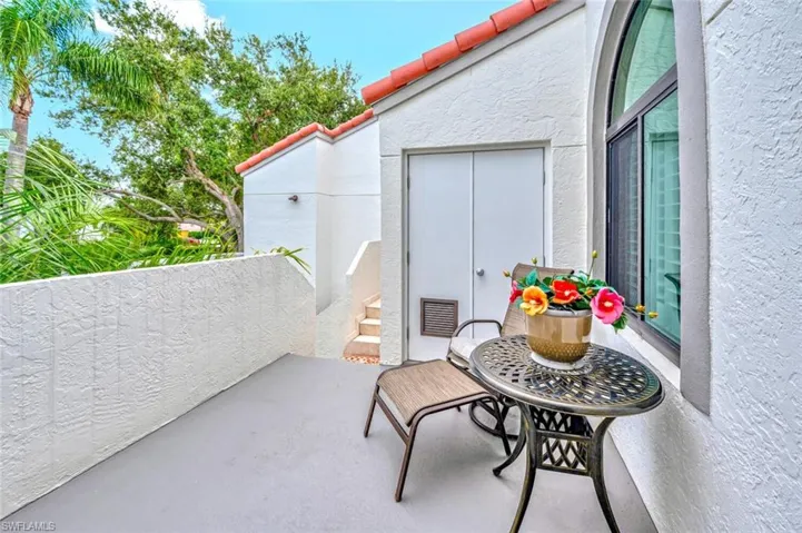 583 Beachwalk Cir Q-203, Naples, Florida 34108