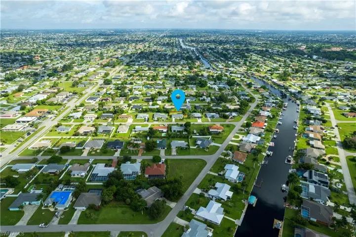 Birds eye view of property