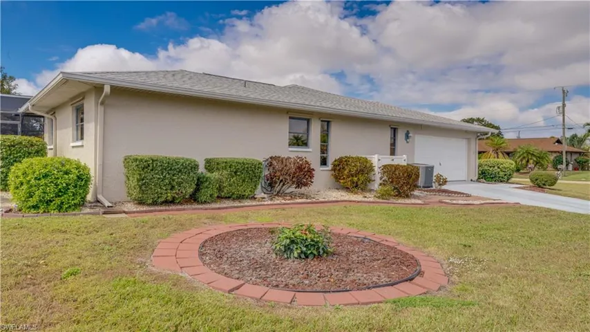 1912 SE 2nd  ST, Cape Coral, FL 33990