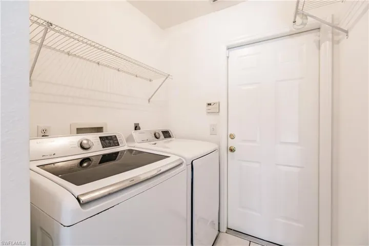 Washroom with independent washer and dryer