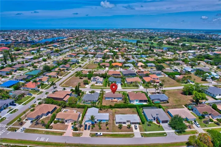 Bird's eye view featuring a water view and a residential view