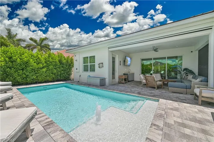 693 105th Ave N, Naples, Florida 34108
