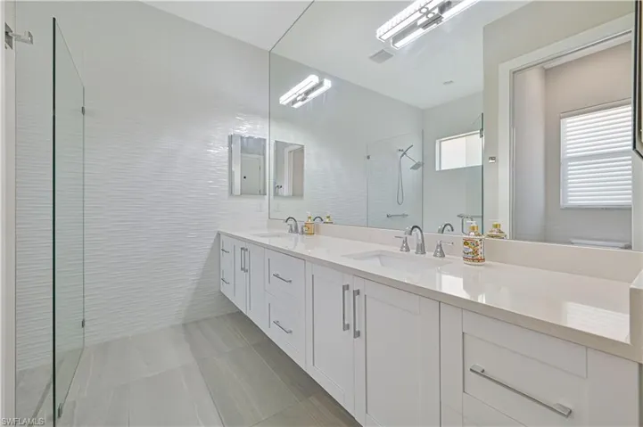 693 105th Ave N, Naples, Florida 34108