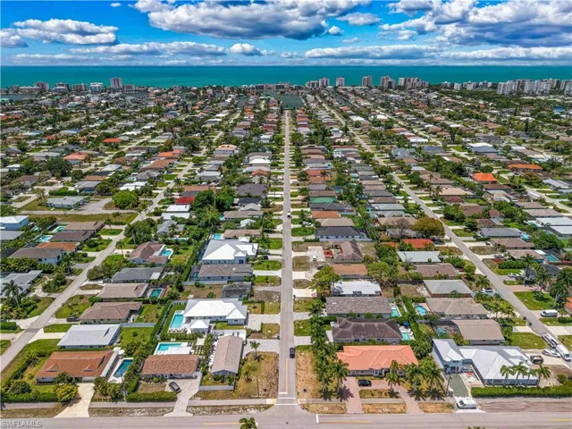 693 105th Ave N, Naples, Florida 34108
