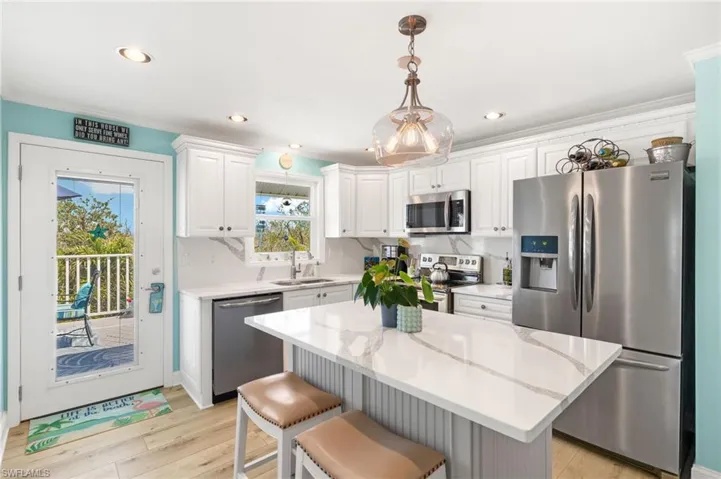 Kitchen/Breakfast Bar