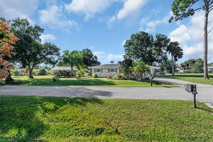 369 Lakeview Dr, North Fort Myers, Florida 33917