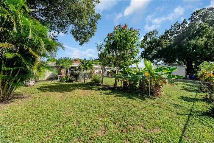 369 Lakeview Dr, North Fort Myers, Florida 33917